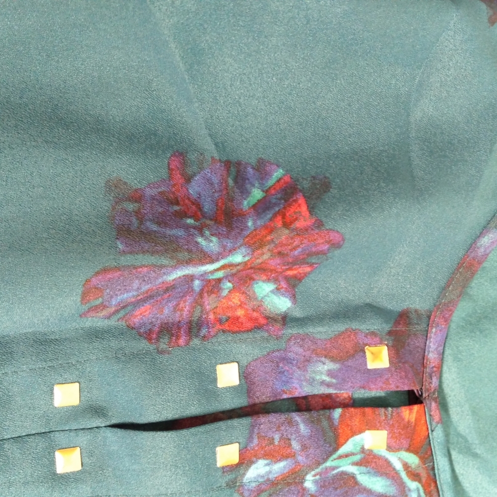 Beautiful blouse - Picture 3 of 4